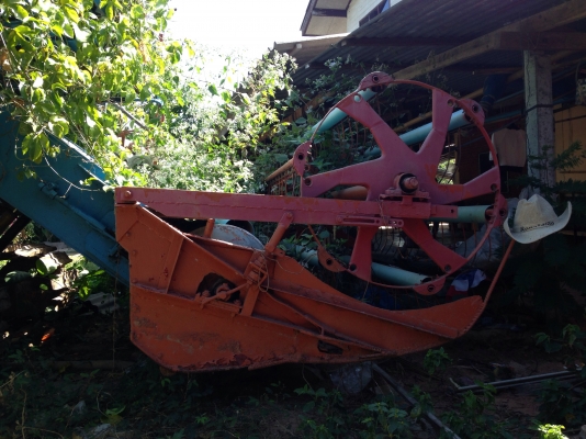 ขายรถเกี่ยว อุ้ม เครื่อง HO7C