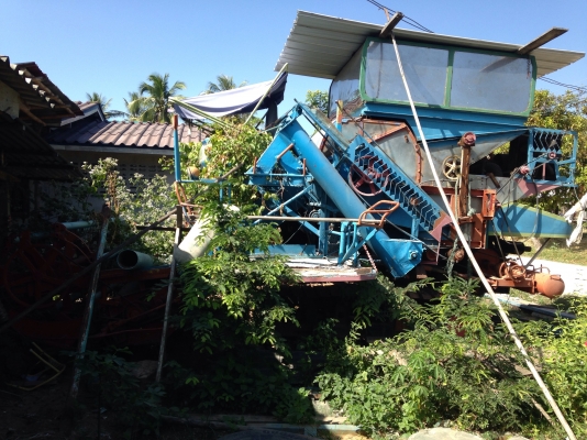 ขายรถเกี่ยว อุ้ม เครื่อง HO7C