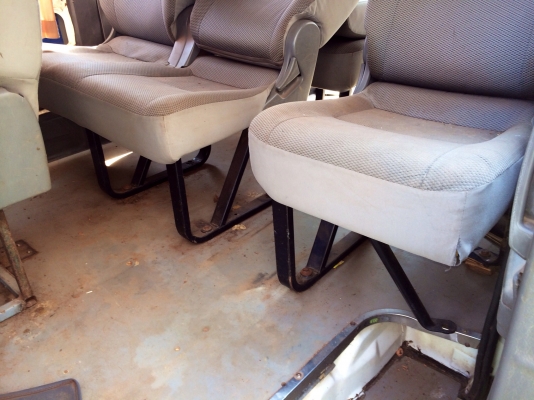 ขายด่วน  รถตู้นิสสัน  ราคาพอดี  ใช้งานได้ตามปกติ  เอกสารพร้อม