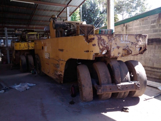 **2คัน!! 350,000 บ.ต่อรอง**ขาย แพ็คคู่(เบื้องต้นไม่แยก) รถบดล้อยาง TIRE ROLLER 1. รถบดล้อยาง9ล้อ SAKAI รุ่นTS200 เครื่องยนต์ ISUZU 6BD1-6สูบ 2รถบดล้อยาง11ล้อ WATANABE รุ่นWP15 เครื่องยนต์ ISUZU DA120-6สูบ ปกติใช้งานอยู่ประจำ ตอนนี้จอดไม่ได้ใช้งาน สภาพจอดท