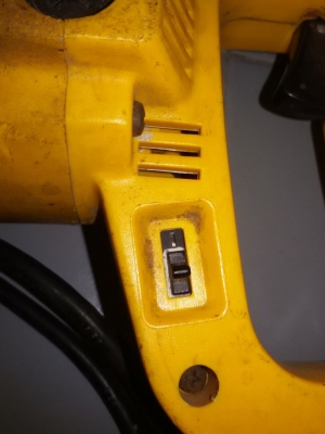 เครื่องเลื่อยชัก Dewalt ใช้ไฟ 110v กินกระแส 6 แอมป์  Made In USA