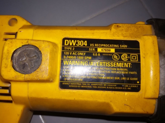 เครื่องเลื่อยชัก Dewalt ใช้ไฟ 110v กินกระแส 6 แอมป์  Made In USA