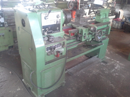 เครื่องกลึง 5 ฟุต TASHING TS 700B เกียร์บล็อค 3 เพลา มีเบรค รูเพลา 2 นิ้ว ใช้ไฟ 380V.สภาพเดิมๆเครื่องจักรพร้อมใช้งาน