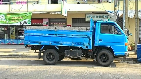 NKR รถห้างเครื่อง88แรงม้า