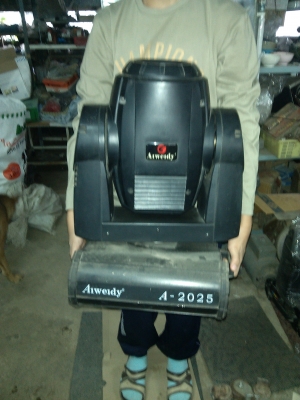 ชุดไฟ Moving Head ยี่ห้อ Aiweidy รุ่น A-2025 ใช้เพื่อสร้างบรรยากาศบนเวที