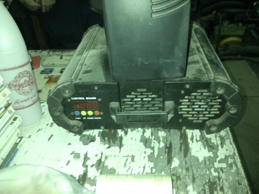 ชุดไฟ Moving Head ยี่ห้อ Aiweidy รุ่น A-2025 ใช้เพื่อสร้างบรรยากาศบนเวที ชุดไฟ Moving Head ยี่ห้อ Aiweidy รุ่น A-2025 ใช้เพื่อสร้างบรรยากาศบนเวที