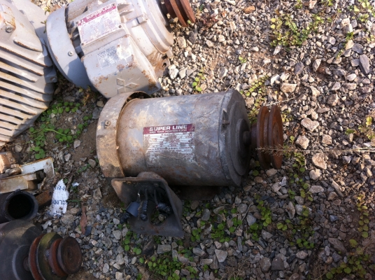 มอเตอร์มิตซูบิชิ 1 แรงม้า 220/380 V.พร้อมใช้ หมุนซ้าย-ขวาได้จากญี่ปุ่นมีหลายลูก มอเตอร์มิตซูบิชิ 1 แรงม้า 220/380 V.พร้อมใช้ หมุนซ้าย-ขวาได้จากญี่ปุ่นมีหลายลูก