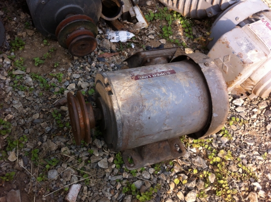 มอเตอร์มิตซูบิชิ 1 แรงม้า 220/380 V.พร้อมใช้ หมุนซ้าย-ขวาได้จากญี่ปุ่นมีหลายลูก มอเตอร์มิตซูบิชิ 1 แรงม้า 220/380 V.พร้อมใช้ หมุนซ้าย-ขวาได้จากญี่ปุ่นมีหลายลูก