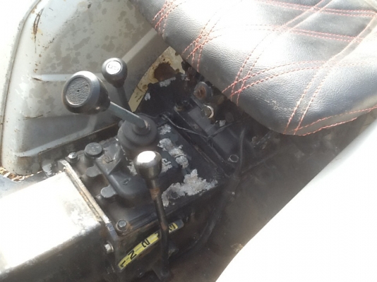 รถไถสภาพดีพร้อมใช้ขับสี่ล้อสองเพลา ใช้น้อย716ชม.