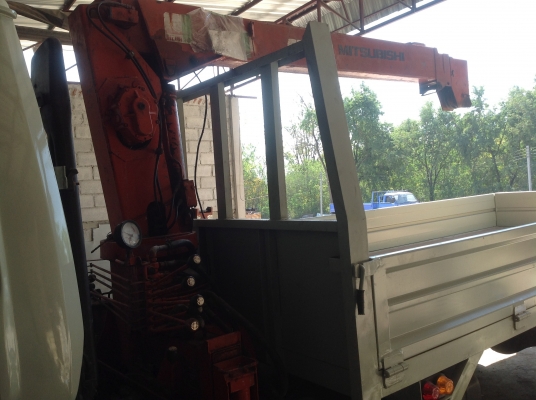 หกล้อติดเครน 2 ตัน  MISUBICHI เครนเก่านอก  ไม่เคยใช้ในไทย