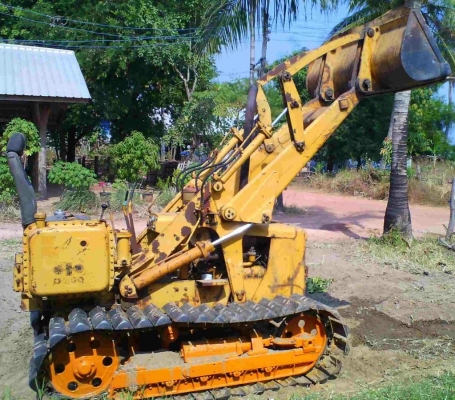 ขายด่วน รถแทรกเตอร์ KOMATSU D2 รุ่น 3 รถสภาพดีพร้อมใช้งานได้เลยไม่มีปัญหาครับ เครื่องเดิมปั๊มเดิมแรงดี ช่วงล่างแทรกตีนตะขาบ เอกสารสัญญาซื้อขาย ราคาต่อรองได้ครับ