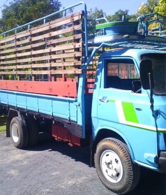 ISUZU KS 110 HP 4BE1 หกล้อกระบะเหล็กคอกไม้ความยาว 4.30 เมตรสภาพดีพร้อมใช้งาน เครื่องแรงดีไม่มีเยิ้มลงเล่มครบพร้อม ภายในเก๋งคอนโซลครบไม่มีผุ ช่วงล่างคัชซีไม่มีปะ ยาง 7.50 ขอบ 16 สภาพดี 70\% พร้อมใช้งาน เอกสารทะเบียนชุดโอนครบพร้อมโอน ราคาต่อรองได้ครับ ISUZU KS 110 HP 4BE1 หกล้อกระบะเหล็กคอกไม้ความยาว 4.30 เมตรสภาพดีพร้อมใช้งาน เครื่องแรงดีไม่มีเยิ้มลงเล่มครบพร้อม ภายในเก๋งคอนโซลครบไม่มีผุ ช่วงล่างคัชซีไม่มีปะ ยาง 7.50 ขอบ 16 สภาพดี 70\% พร้อมใช้งาน เอกสารทะเบียนชุดโอนครบพร้อมโอน ราคาต่อรองได้ครับ