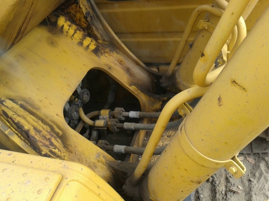 KOMATSU PC200-8