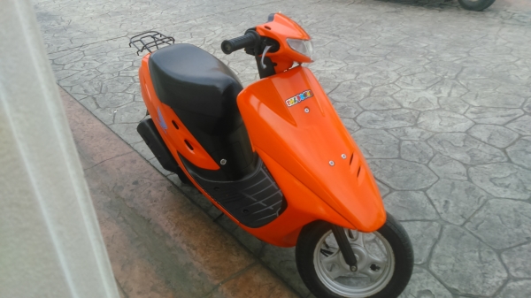 ขายรถป๊อบ HONDA DIO ZX สภาพดีและพร้อมใช้งานได้เลย เครื่องดี สีไหม่ สีสวย ไฟติดครบ ใต้เบาะมีที่เก็บของขนาดไหญ่ รถสวยไม่โทรมคับ ขอขาย 8500 บาท * ส่งทั่วไทย กทมส่งฟรีไปเลยคับ * K.tum (ขายจริง ส่งจริง )0971977571