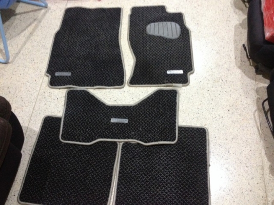 พรมแท้ NISSAN SKYLINE  ครบชุด5ชิ้นของเก่าญี่ปุนสภาพยังใหม่