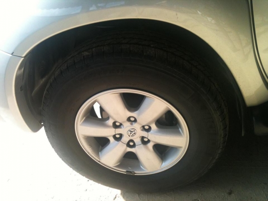 ขายล้อ วีโก้ ขอบ  17  พร้อมยาง ปี2010 ขาย  9900