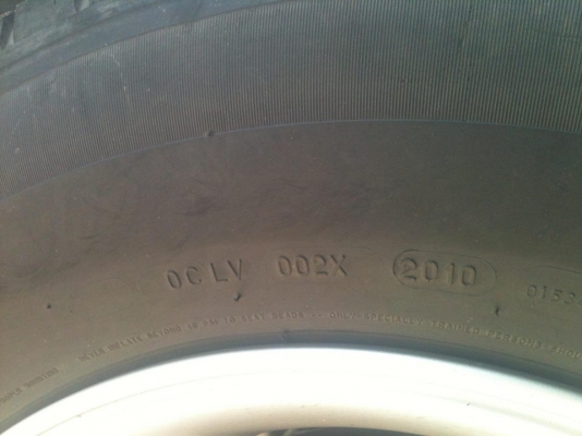 ขายล้อ วีโก้ ขอบ  17  พร้อมยาง ปี2010 ขาย  9900