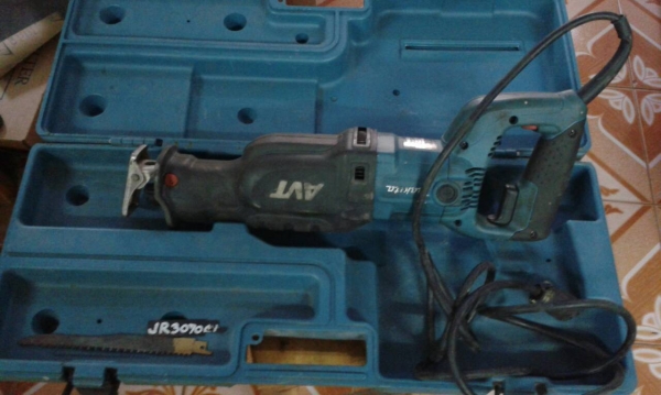 ขายเลื่อยไฟฟ้ายี่ห้อ มาตีต้า รุ่น JR3070CT ราคา 2800 บาท