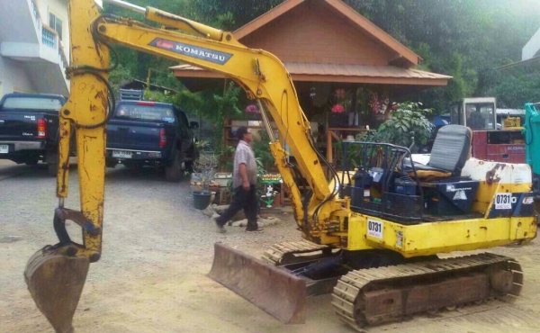 ขายรถขุดKOMATSU pc20 - 6เครื่อง3 สูบ(แขนยาวพิเศษ)รถเก่านอกแท้มีเอกสารพร้อมระบบไว ติดต่อ085-5632278(เจ้าของรถ)ราคาต่อรองได้