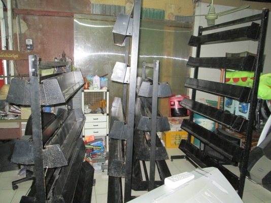 แบ่งก็ได้ครับ OKครับ ชั้นวาง  ซีดี    เหล็กหนา แข็งแรง  วางขนม  วางหนังสือขายก็ได้