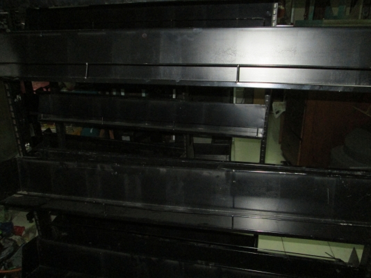 แบ่งก็ได้ครับ OKครับ ชั้นวาง  ซีดี    เหล็กหนา แข็งแรง  วางขนม  วางหนังสือขายก็ได้