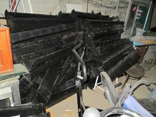 แบ่งก็ได้ครับ OKครับ ชั้นวาง  ซีดี    เหล็กหนา แข็งแรง  วางขนม  วางหนังสือขายก็ได้