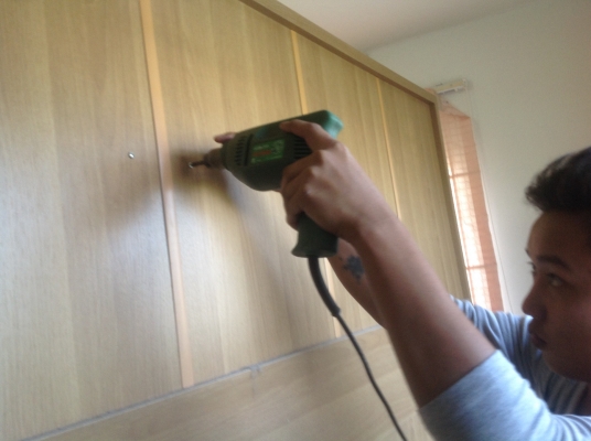 รับบริการ ถอดประกอบตู้เสื้อผ้าใบใหญ่ที่ลูกค้าที่ย้ายไปบ้านใหม่เรามีช่างเฟอร์นิเจอร์  ราคาถูกเป็นกันเองคับ  ติดต่อสอบถามได้คับ 082-4894182 - 087-1093704 ( อาร์เจ )  ID LINE  pitark_tark