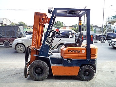 ขายรถยกโตโยต้า 1.5 ตัน รุ่น5 เครื่องเบนซิน   กระบอกคู่  เสาสูง 4 เมตร  เสาต่ำ ยางตันใหม่ พวงมาลัยเพาเว่อร์  สีเดิมจากนอก นำเข้าจากญี่ปุ่น ใช้งานได้ทันที ราคา180000