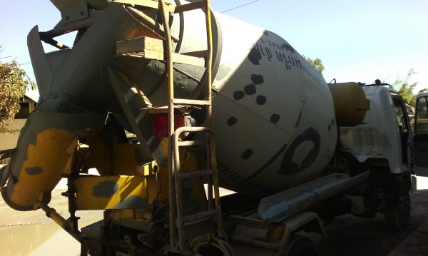 ขายรถ6ล้อรถนำเข้าติดโม่ปูนตรง3.5คิวเครื่อง210มีเล่มทะเบียนรถวิ่งได้144500กิโล ขายรถ6ล้อรถนำเข้าติดโม่ปูนตรง3.5คิวเครื่อง210มีเล่มทะเบียนรถวิ่งได้144500กิโล