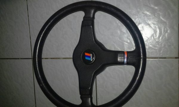 ขายพวงมาลัย M BMW E30 สภาพสวยมาก