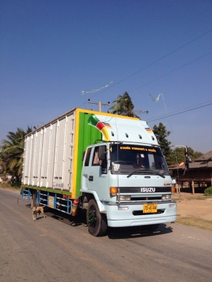 ขาย ISUZU 195 ยาว 7.20 เมตร ตู้สิบบานไม่มีเสากลางครับ