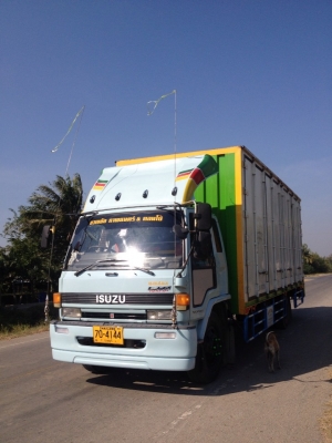 ขาย ISUZU 195 ยาว 7.20 เมตร ตู้สิบบานไม่มีเสากลางครับ