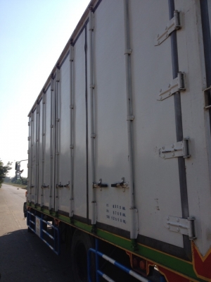 ขาย ISUZU 195 ยาว 7.20 เมตร ตู้สิบบานไม่มีเสากลางครับ