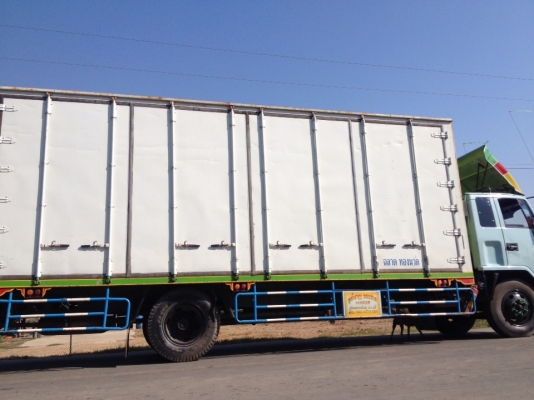 ขาย ISUZU 195 ยาว 7.20 เมตร ตู้สิบบานไม่มีเสากลางครับ