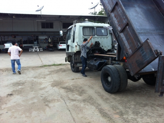 หกล้อดั้ม hino หัวสิง ต่อใหม่ สภาพยังไม่ทำสี ลูกค้าใจร้อนขอรับรถไปใช้งานก่อนเลย ลูกค้าจะไปทำสีเอง ราคานี้พร้อมทะเบียน เขียนแบบ