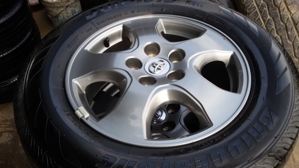 ขายล้อขอบ16 5รู114พร้อมยาง215 65 16ปี13ชุดละ9500