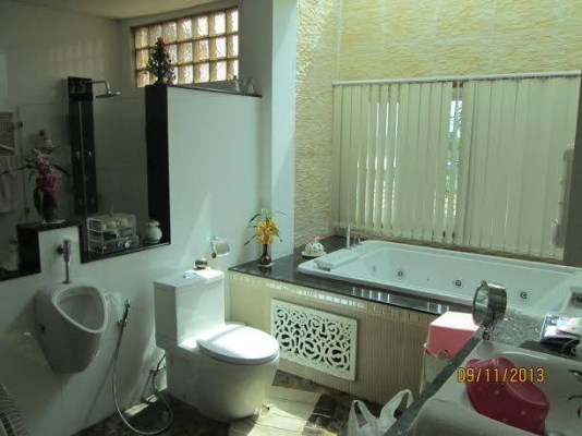 ขายคฤหาสน์หรู พุทธมลฑลสาย 5 บนพื้นที่ 3 ไร่