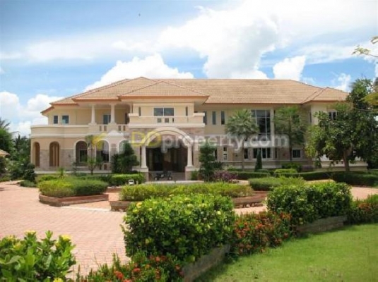 ขายคฤหาสน์หรู พุทธมลฑลสาย 5 บนพื้นที่ 3 ไร่