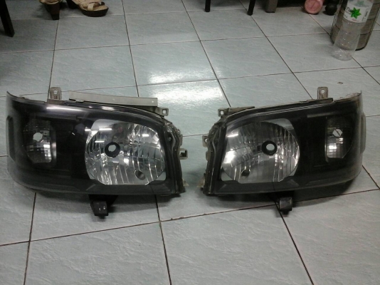 ไฟหน้ารถตู้ คอมมูเตอร์ปี06ครับ โคมดำ เผื่อโดนใจใครครับ คู่ละ1800บาทครับ TEL0890671028 อยู่แถวดอนเมืองครับ ไฟหน้ารถตู้ คอมมูเตอร์ปี06ครับ โคมดำ เผื่อโดนใจใครครับ คู่ละ1800บาทครับ TEL0890671028 อยู่แถวดอนเมืองครับ