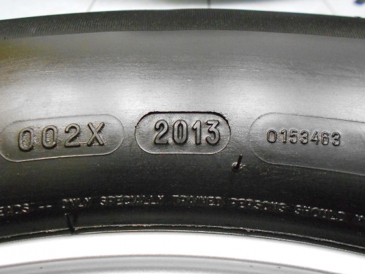 ขายล้อแม็ก Toyota Fortuner ขอบ 17 พร้อมยาง Michelin 265/65/17 ปี 13/เทิร์นได้ ใส่ฟรี ส่งฟรีค่ะ