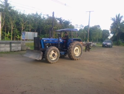 ขายใบดันหน้ารถไถFord  7ฟุต  ใบดันอย่างเดียวตัวรถAT6610อีก2วันขาย สภาพสวยสนใจ0810076640