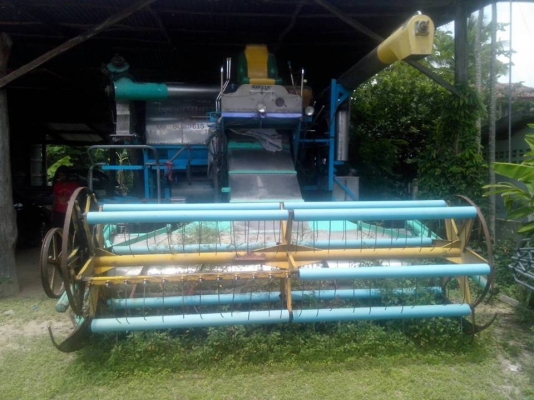 **745,000 บ.ต่อรอง**ขายรถเกี่ยวแบบอุ้ม "วรพจน์การช่าง" เครื่องJO8C เทอโบ ตัวเดิน200 ปั้มไดกิ้น22 อุ้ม2.5ตัน โซ่ใหม่ ช่วงล่างดี ปั้มดีแรง เครื่องแน่น แรง ไม่มีเยิ้ม ทำงานดี ลุยงานเก่ง บอดี้ดี สีสันโอเค แทร็กครบ พร้อมลงเกี่ยว ราคาต่อรองได้เด้อ พี่