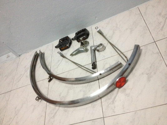 ขายอะไหล่จักรยาน4รายการ 1บังโคน1คู่ 300บ 2คอจุ่ม 200บ 3สับจานหน้าshmano 100บ 4บันได50บ โทร0924462525โส