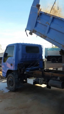 ขายดั้มISUZU NQR เครื่อง150แรง ปี47 ภายในสวย แอร์เย็น เครื่องดี คัชซีสวย ยางดี สภาพพร้อมใช้งาน เอกสารพร้อมโอน จัดไฟแนนซ์ได้ เงื่อนไขง่ายๆวันเดียวรับรถ สนใจโทร 090-8588220คุณนะ ID:narong498 หรือ www.truck.in.th/498 หรือfb:ณรงค์ ซื้อขายรถมือสอง (เว็บไซต์ส่ว