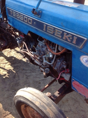 แทรกเตอร์อีชากิ 25 แรง สภาพใช้งานได้ดี มีผานหลังให้ด้วย