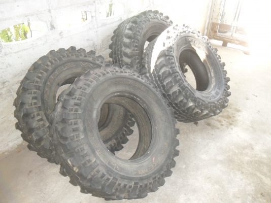 ยาง ตะขาบ 35 และ36 สวยๆ 4 เส้น ราคา 3900 บาท ยาง ตะขาบ 35 และ36 สวยๆ 4 เส้น ราคา 3900 บาท