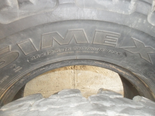 ยาง ตะขาบ 35 และ36 สวยๆ 4 เส้น ราคา 3900 บาท ยาง ตะขาบ 35 และ36 สวยๆ 4 เส้น ราคา 3900 บาท