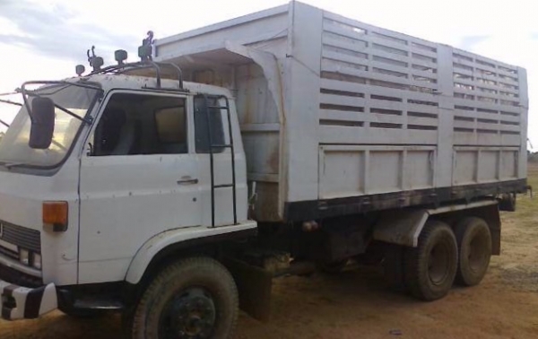 ISUZU JCM 195 HP 6HE1 สิบล้อดั๊มพ์เพลาเดียว กระบะดั๊มพ์เหล็กคอกสูงเกษตรความยาว 6.20 เมตรพร้อมบรรทุกหนักได้เลย เครื่องยนต์ 195 แรงแน่นดีไม่มีเยิ้มลงเล่มครบ ภายในเก๋งคอนโซลอยู่ครบไม่ผุ พวงมาลัยเพาเวอร์ ช่วงล่างเดิมๆคัชซีไม่มีบวม ยางสภาพดีประมาณ 60\% เอกสารทะ