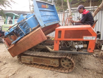 มาแล้วครับ - รถบรรทุกตีนตะขาบ ยกดั๊มได้ (ดั๊มเปอร์ DUMPER) KUBOTA: RC 20 เครื่องดีเซล มือสอง ญี่ปุ่นแท้ พร้อมใช้งาน มาแล้วครับ - รถบรรทุกตีนตะขาบ ยกดั๊มได้ (ดั๊มเปอร์ DUMPER) KUBOTA: RC 20 เครื่องดีเซล มือสอง ญี่ปุ่นแท้ พร้อมใช้งาน