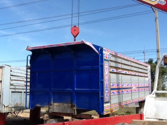 กระบะยกลงจากสิบล้อร๊อกกี้ สวยๆ พร้อมใช้งาน